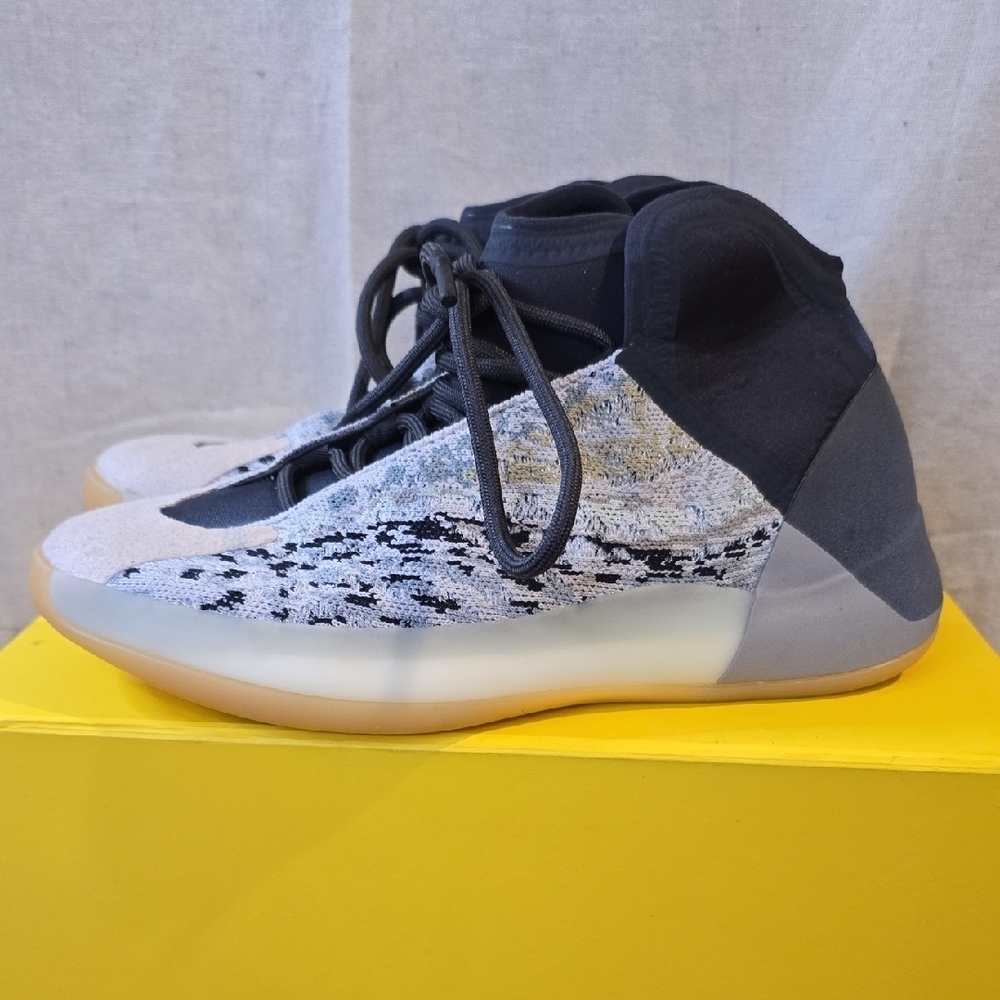 The Adidas YEEZY BASKETBALL QNTM SNEAKERS  Stylish Black and Gray High-Top